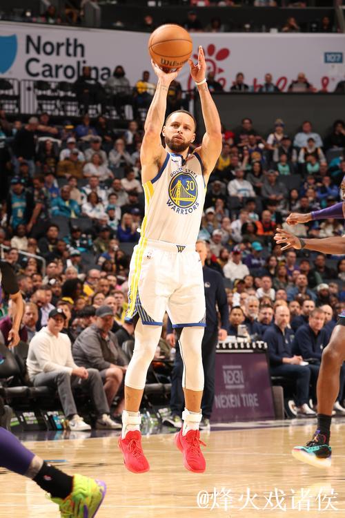 勇士赛前库里球员通道命中逆天三分