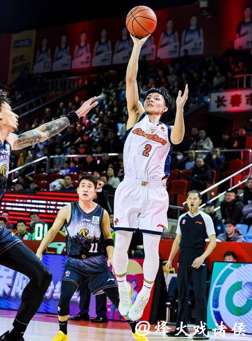 双后场的不同诠释，广东队与辽宁队的鲜明对比